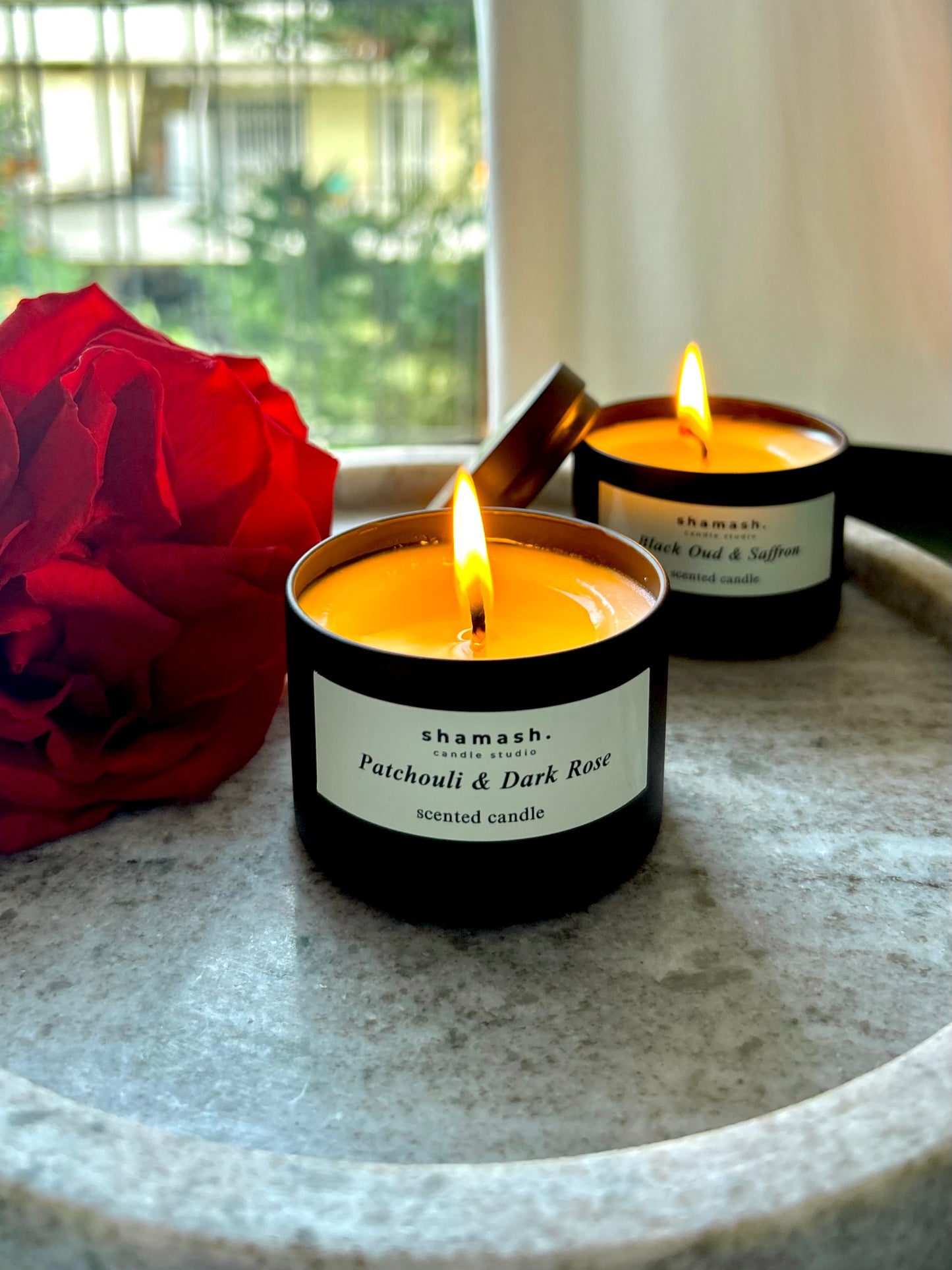 PATSOULI & DARK ROSE TRAVEL CANDLE - Noir
